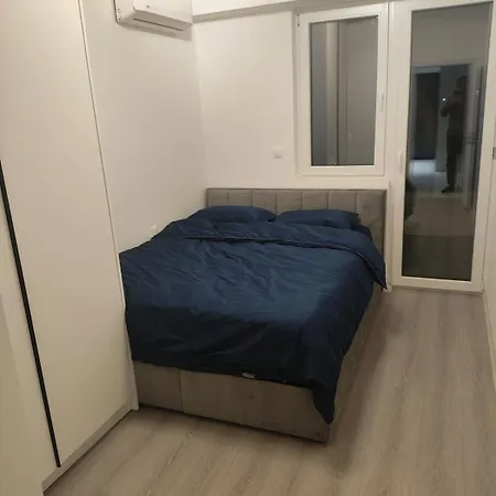 Stylish Flat For 4, Near Sights *