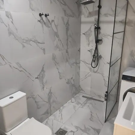 Stylish Flat For 4, Near Sights Apartment