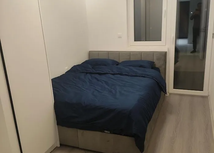 Stylish Flat For 4, Near Sights *