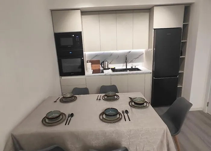 Stylish Flat For 4, Near Sights Apartment *