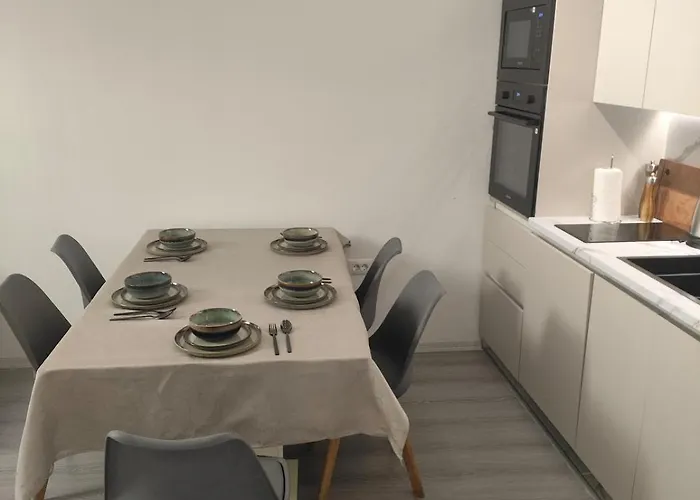 Stylish Flat For 4, Near Sights Apartment