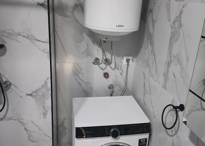 Stylish Flat For 4, Near Sights